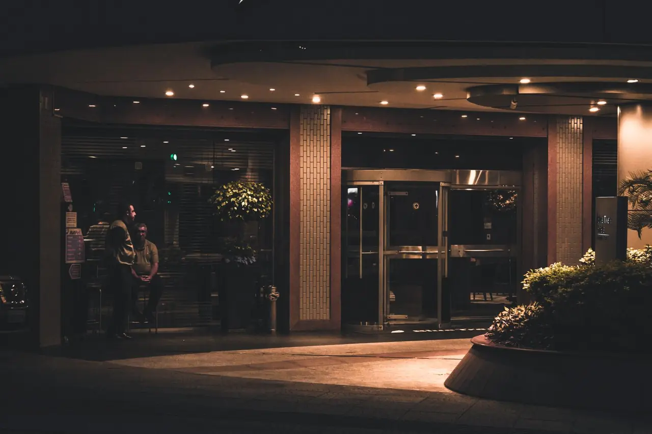 Inngangspartiet til Merzorian Royal Lodge